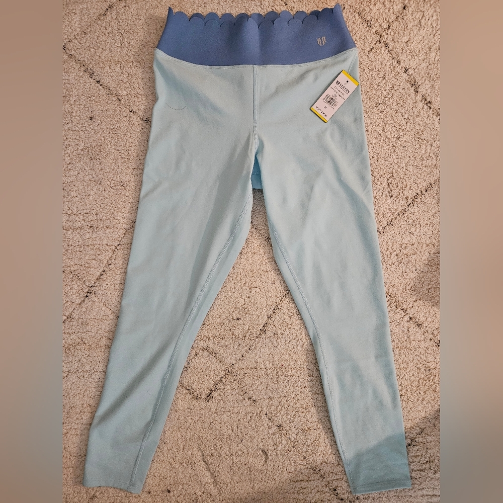$98 NWT Small Eleven Pretty Power Leggings in Icy Blue